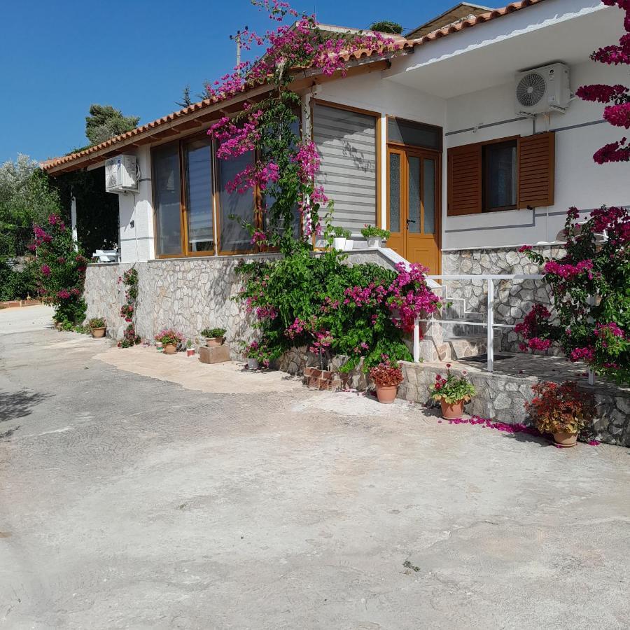 Luxury Dennis Home Sarandë Eksteriør bilde
